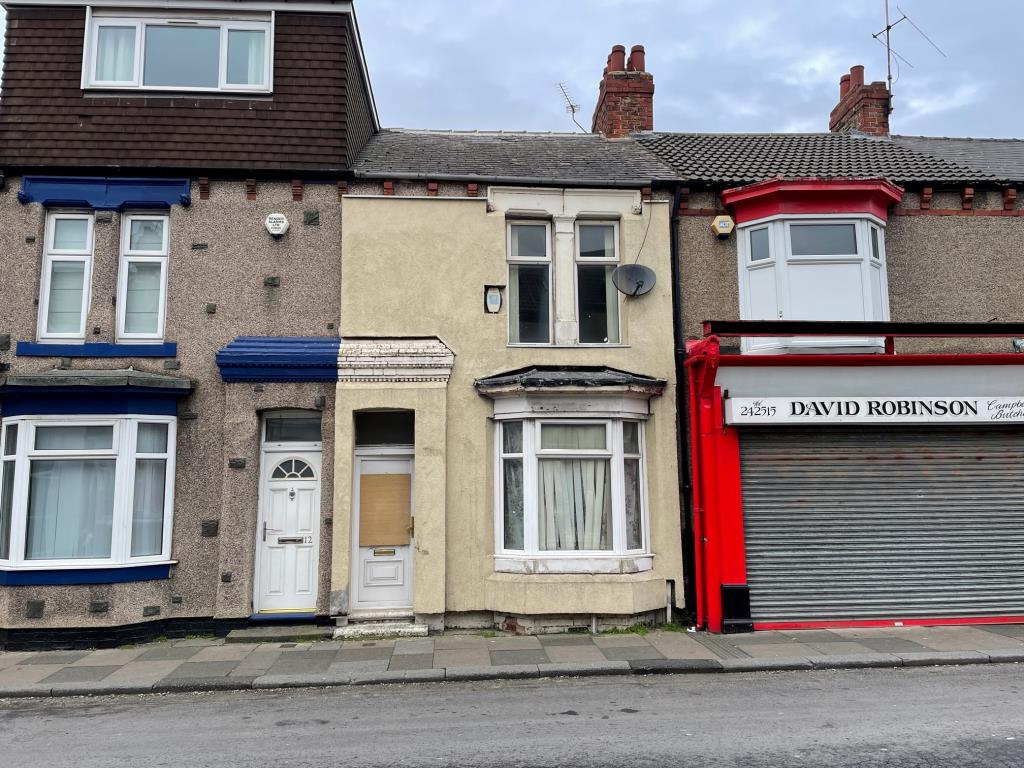 Lot: 86 - TWO-BEDROOM TERRACE HOUSE FOR IMPROVEMENT - Front elevation of the house in Beaumont Road North Ormesby Middlesbrough going to auction